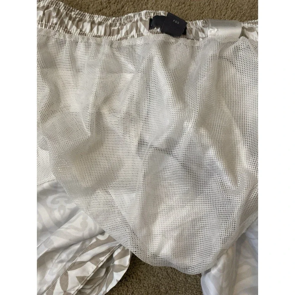 H&M Beige and White Geometric Print Coastal Style Swim Shorts Men’s Size M